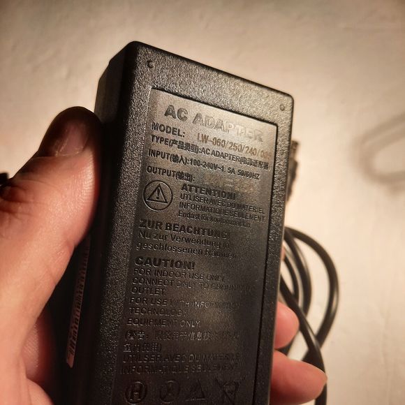 LAPTOP AC ADAPTER MODEL: LW-060/250/240/005 - Picture 3 of 10